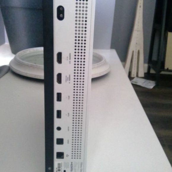 Xbox s - Picture 1 of 3